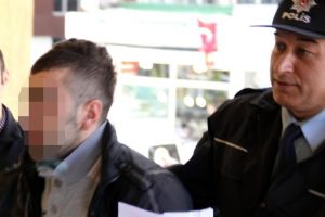 Tartıştığı genci sırtından bı&ccedil;akladı