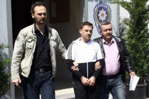 Aranan şahıslar yakalandı