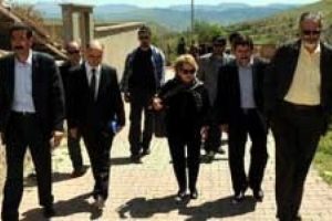 Kezban Hatemi rica &uuml;zerine medreseye girmedi