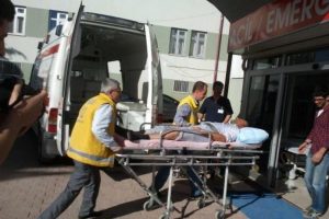 Jandarma binası inşaatında &ccedil;&ouml;kme: 2 yaralı