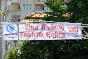 'Zina fakirlik getirir' afişi