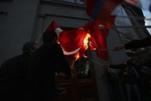 T&uuml;rk bayrağı yakılmasına Egemen Bağış'tan tepki