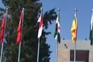&Ccedil;anakkale'deki anma t&ouml;reninde &Ouml;SO bayrağı