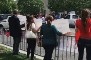 ABD'de T&uuml;rk ve Ermenilerin kaldırım savaşı