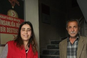 Evi yanan aileye yardım eli