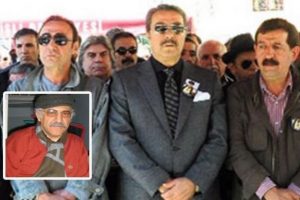 Cenazede yan yana gelmediler