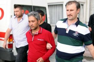 Karısının sevgilisini &ouml;ld&uuml;ren katil ve kardeşine 40 yıl hapis