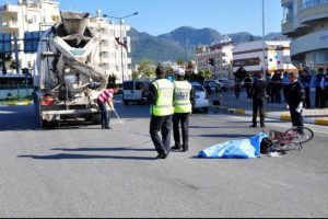 Beton mikserinin altında can verdi