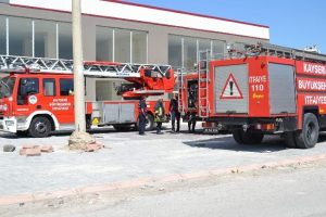 Evin balkonunda &ccedil;ıkan yangın korkuttu