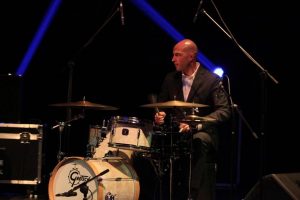 Kerem G&ouml;rsev Trio NİLSEM i&ccedil;in &ccedil;aldı