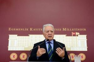 "Obama taraflardan birini okşuyor"
