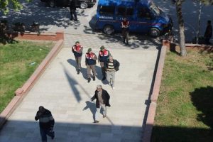 Jandarma definecilere g&ouml;z a&ccedil;tırmıyor