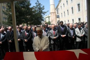 Cengiz G&ouml;k&ccedil;ek son yolculuğuna uğurlandı