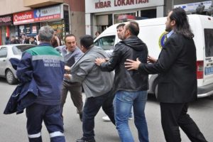 B&uuml;feci cinayeti davası &ouml;ncesi arbede