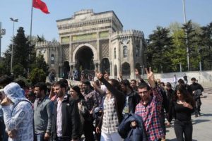 İstanbul &Uuml;niversitesi'nde &ouml;ğrenci eylemi