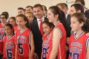 Bakan Kılı&ccedil; spor salonu a&ccedil;tı