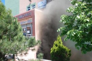 Devlet hastanesinde korkutan yangın