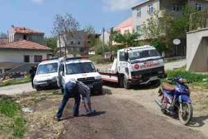 Terk edilmiş motosiklet &ccedil;alıntı &ccedil;ıktı