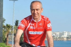 Bisiklet Federasyonu Başkanı Emin M&uuml;ft&uuml;oğlu &ouml;l&uuml;mden d&ouml;nd&uuml;