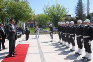 Valilik'te 'Selam&uuml;n Aleyk&uuml;m' krizi