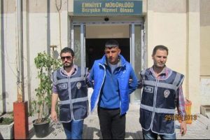 Telefon hırsızı polislerden ka&ccedil;amadı