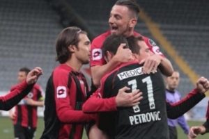 Gen&ccedil;lerbirliği mağlubiyeti unuttu