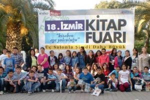 Kitap kurdu &ouml;ğrenciler, kitap fuarını ziyaret etti