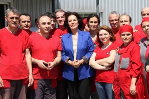 H&uuml;lya Ko&ccedil;yiğit iş&ccedil;ilere s&uuml;reci anlattı