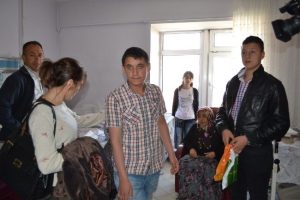 &Ouml;ğrencilerden hastalara hediye