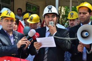 Doktorlardan şiddete karşı kasklı eylem