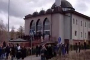 İsve&ccedil;'te minareden ilk ezan duyuldu