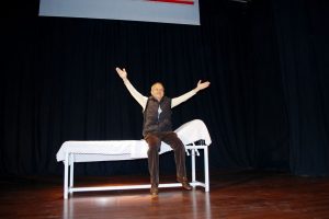 Kanserli stand-Up'&ccedil;ıdan kahkaha tufanı