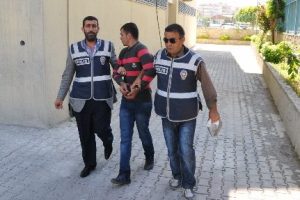 Azılı hırsız polisten ka&ccedil;amadı