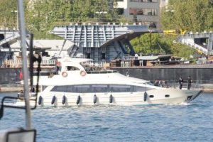 Erdoğan deniz yoluyla Sepet&ccedil;iler Kasrı'na ge&ccedil;ti