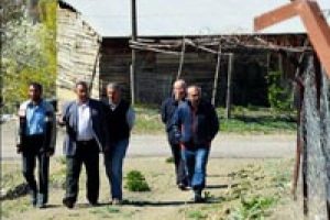 &Uuml;st&uuml; a&ccedil;ık cezaevi gibi k&ouml;y