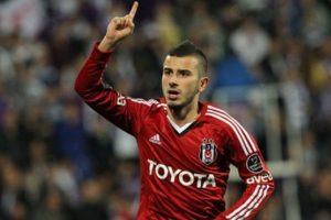"Hocam medyaya değil y&uuml;z&uuml;me konuş"