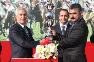Nil&uuml;fer Belediye Başkanlığı Koşusu'nu &Ccedil;alışkan kazandı