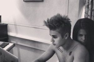 Selena Gomez Justin Bieber'in otel odasını bastı!