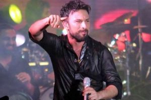 Azerbaycan'da g&uuml;ndem Tarkan