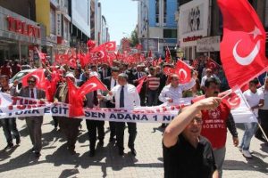 Akil İnsanlar tek tek yuhalandı