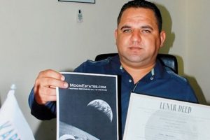 Ay'daki arsasını g&ouml;rmeye gidecek