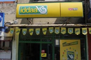 İddia bayisinde silahlı soygun