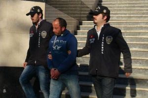 "Otomobiline girmeye &ccedil;alıştığı" i&ccedil;in &ouml;ld&uuml;rm&uuml;ş