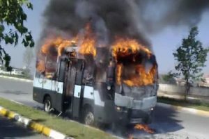 Yolcu minib&uuml;s&uuml;ne molotoflu saldırı