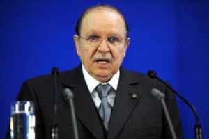 Cezayir Devlet Başkanı hastaneye kaldırıldı