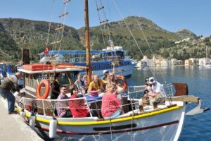 Meis'i T&uuml;rk tatilci kurtaracak