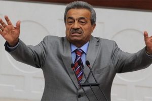 Gen&ccedil;: CHP'ye değil, bana yalvarsın