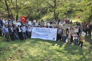 İneg&ouml;l'de k&ouml;yl&uuml;lerden HES eylemi