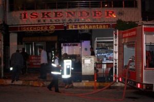 Lokantada korkutan yangın