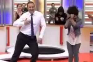 İlker Ayrık'tan tekno dans şovu